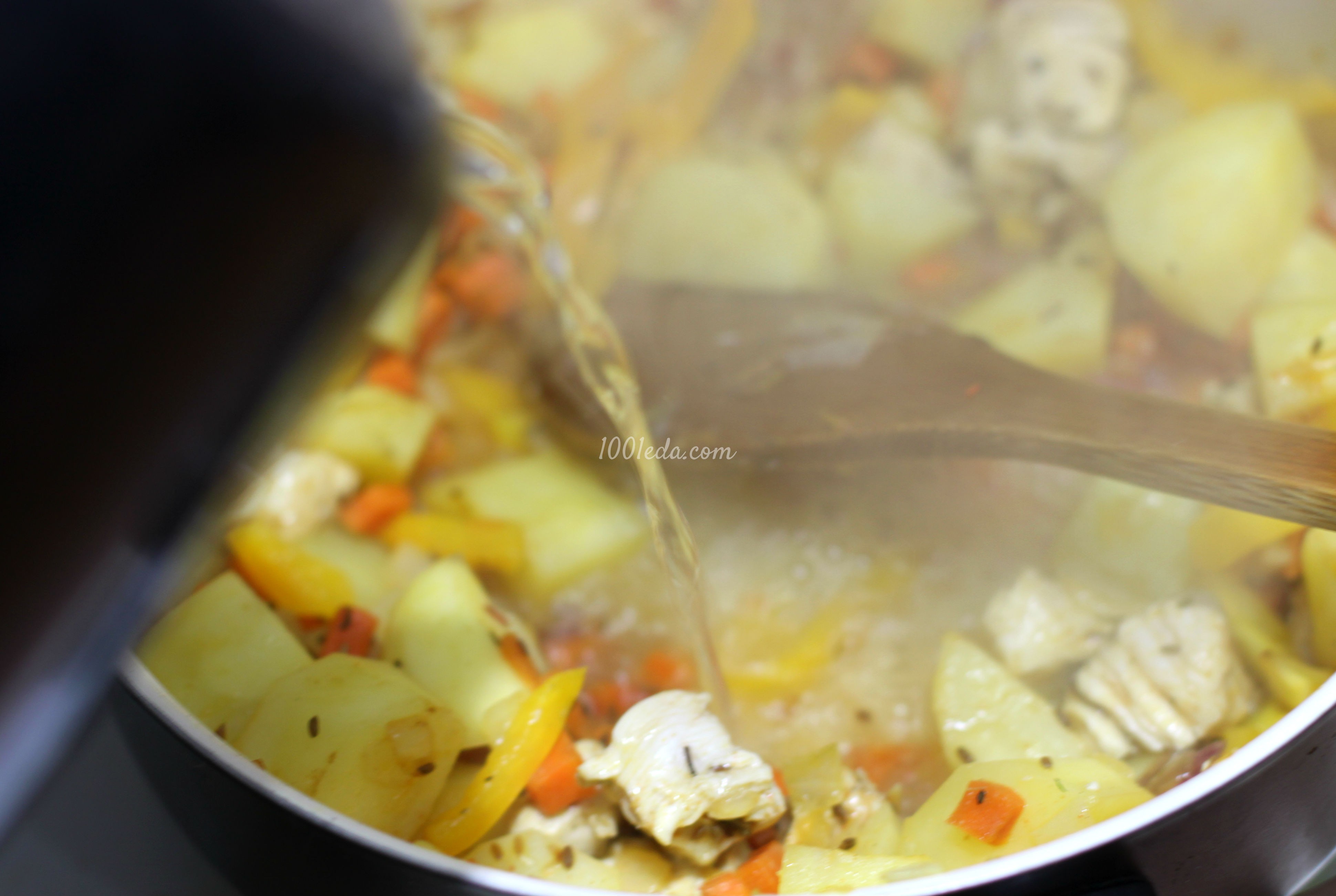 Айнтопф с куриной грудкой, овощами и зирой: рецепт с пошаговым фото - Шаг №6