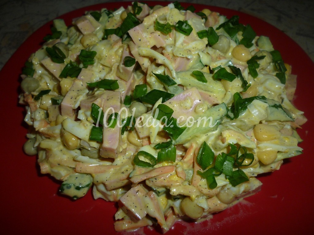 Праздничный доступный салатик с колбасой и кукурузой: рецепт с пошаговым фото