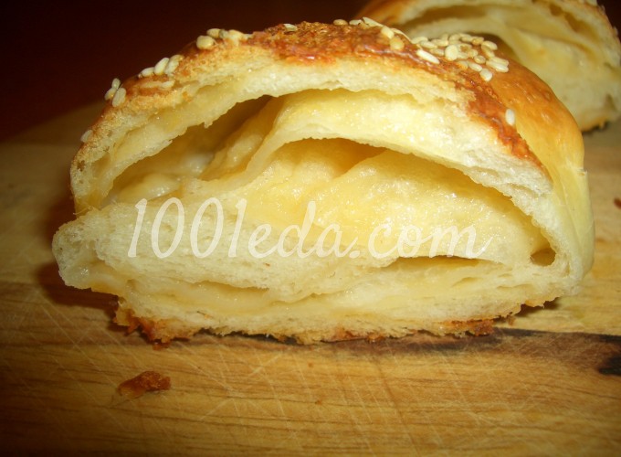Слоистые дрожжевые булочки с сыром: рецепт с пошаговым фото