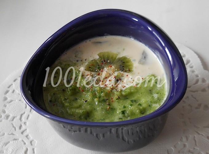 Холодный огуречный суп с киви и петрушкой