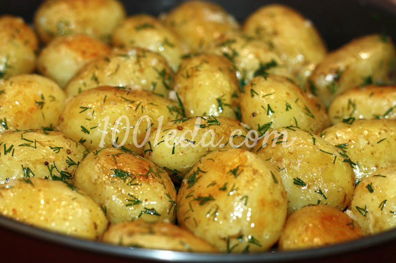 Ароматная румяная молодая картошка с укропом и чесноком в духовке