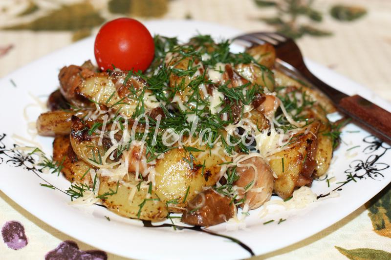 Жареная картошка с мясом и грибами под сыром с зеленью: рецепт с пошаговым фото