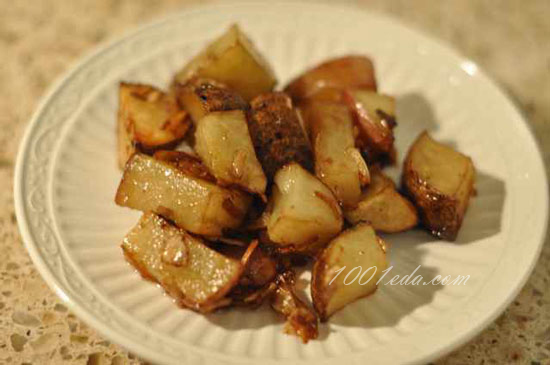 Жареная картошка по-деревенски с луком