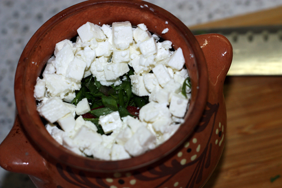 Запеченные овощи с соленной брынзой и яйцом в горшочках: рецепт с пошаговым фото