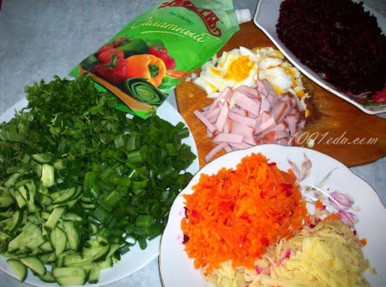 Салат весенний с овощей и ветчины