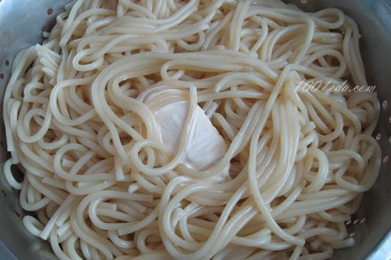 Спагетти с курицей в сметанном соусе