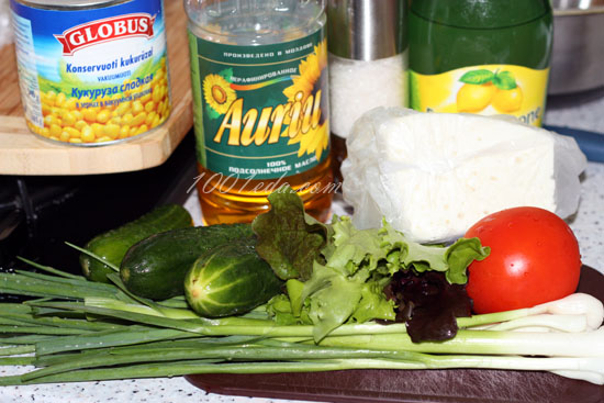 Овощной салат с брынзой и кукурузой