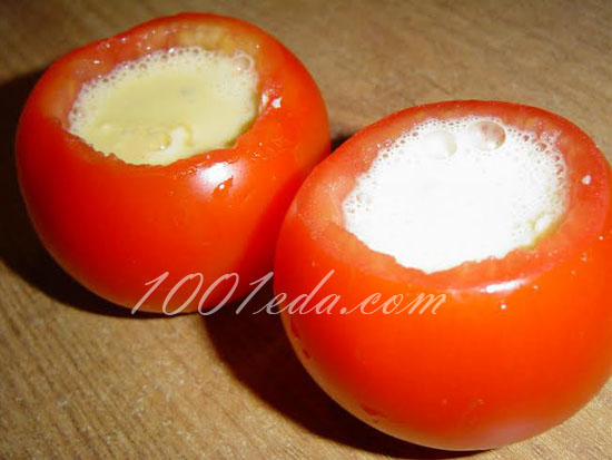 Яичный завтрак в помидорах