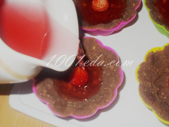 Десерт без выпечки с клубникой и клубничным желе: рецепт с пошаговым фото