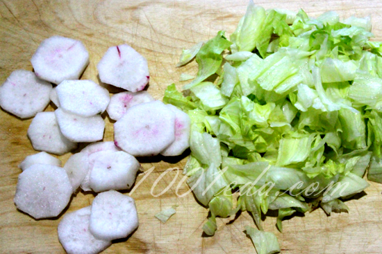 Салат с редисом и тунцом