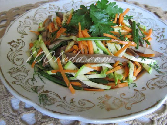 Салат по-корейски с морковкой, кабачками и почками