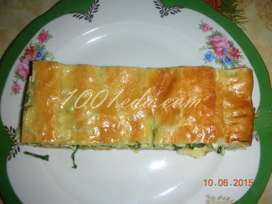 Пирог из слоеного теста с зеленым луком и яйцом Ленивый