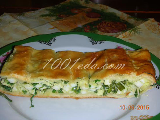 Пирог из слоеного теста с зеленым луком и яйцом Ленивый