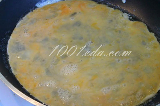 Кесадилья с омлетом, двумя видами сыра и салями