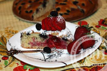 Пирог с шелковицей и клубникой: рецепт с пошаговым фото