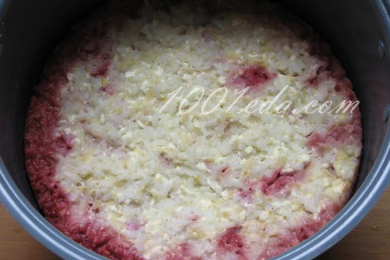 Сладкая рисово-творожная запеканка с ягодами и бананово-вишнёвым соусом в мультиварке: рецепт с пошаговым фото