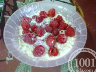 Овсяная каша с малиной