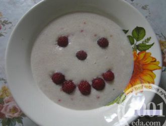 Манная каша с малиной