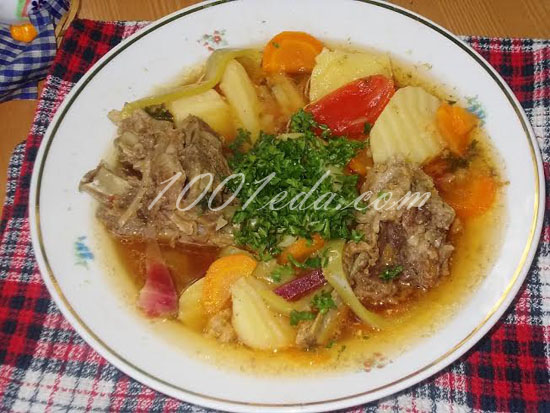 Овощной суп с мясом на косточке