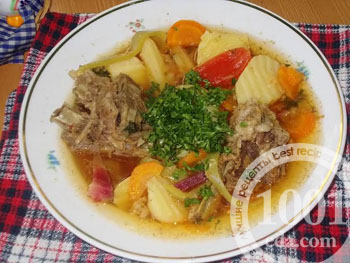 Овощной суп с мясом на косточке