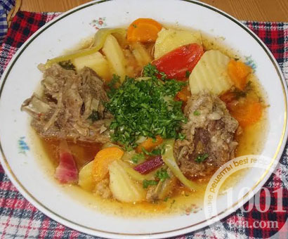 Овощной суп с мясом на косточке