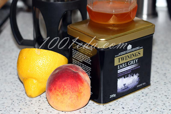 Холодный чай с персиком и лимоном
