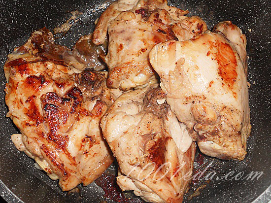 Жареные куриные бедра в мультиварке, маринованные в квасе и лимоном сиропе: рецепт с пошаговым фото