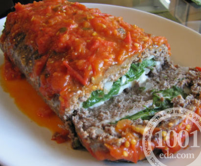 Мясной рулет с брынзой и зеленью