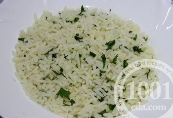 Пряный рис с чесноком и травами