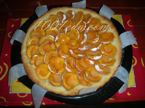 Творожный пирог с абрикосами и безе
