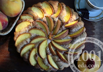 Мраморный пирог с персиками