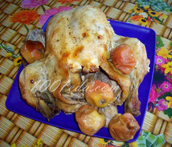 Курица, запеченная в духовке с яблоками