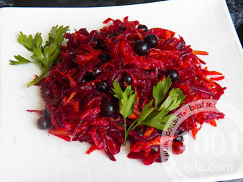 Салат из свеклы и черной смородины: рецепт с пошаговым фото