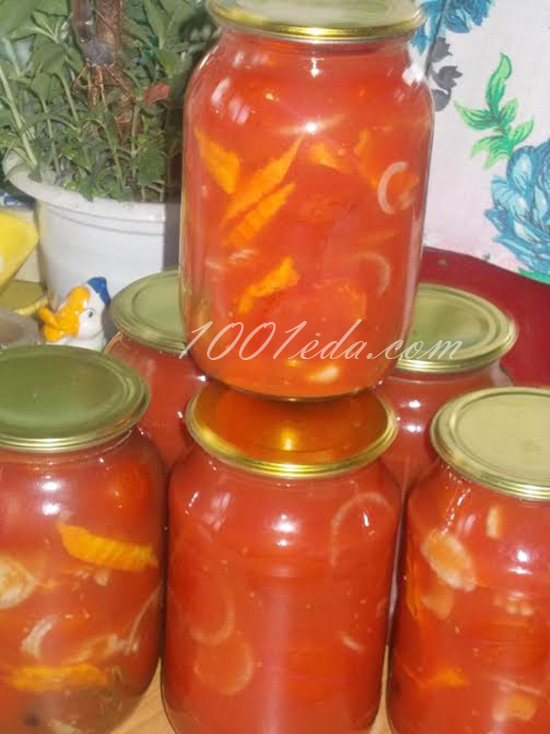 Помидоры в томатном соке с луком и морковью