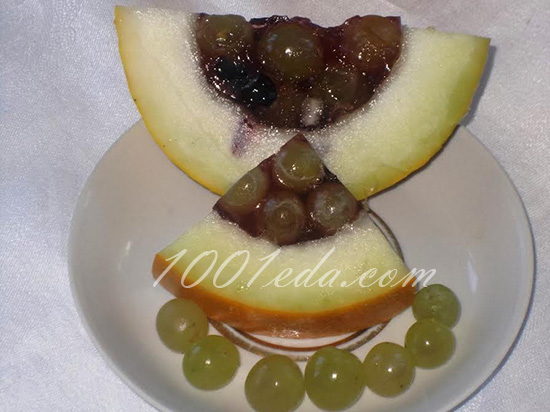 Десерт Виноград в дыне: рецепт с пошаговым фото