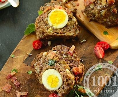 Мясной рулет с перепелиными яйцами
