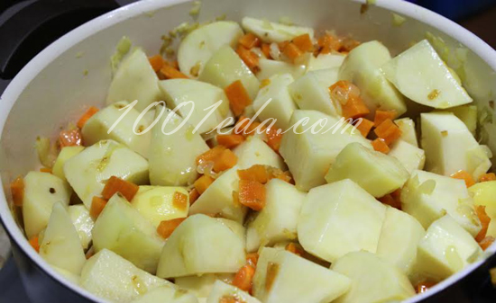 Тушеный картофель с морковью и тминомТушеный картофель с морковью и тмином