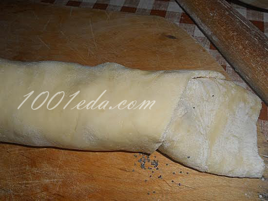 Штрудель из слоеного теста с яблоками, орехами и маком: рецепт с пошаговым фото