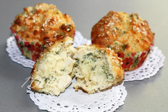 Куриные мини-кексы с сыром и зеленью: рецепт с пошаговым фото