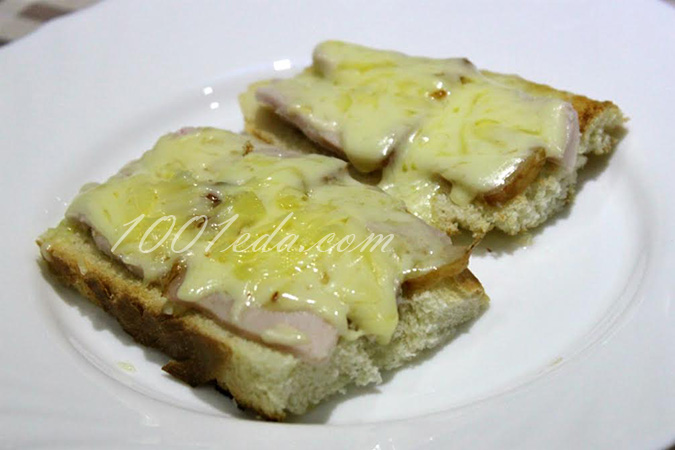 Горячий бутерброд с карбонадом и сыром в свч