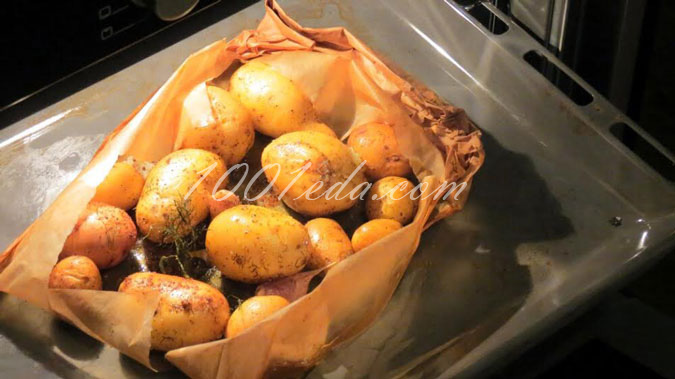 Картофель с чесноком в пекарской бумаге: рецепт с пошаговым фото