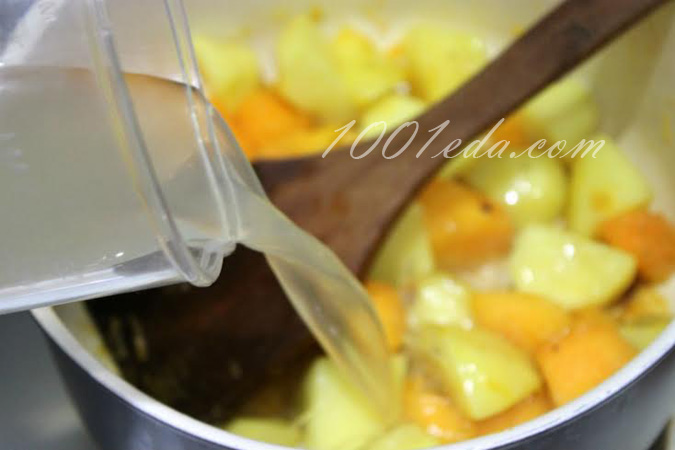 Суп-пюре из картофеля и тыквы с пармезаном