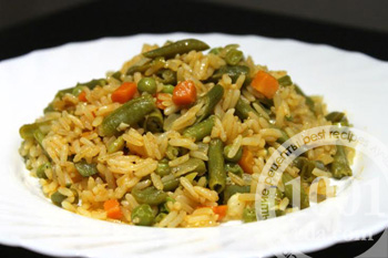 Вегетарианский рис в сковороде