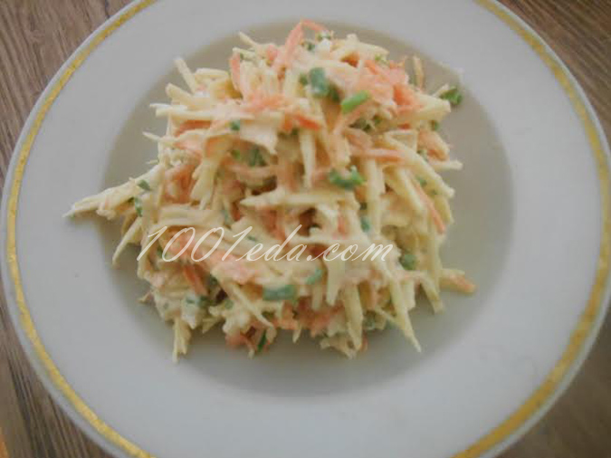 Витаминный салат из репы, моркови и яблок