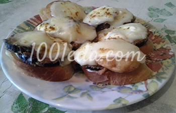 Сытные горячие бутерброды Ассорти с баклажанами, картофельниками и сыром