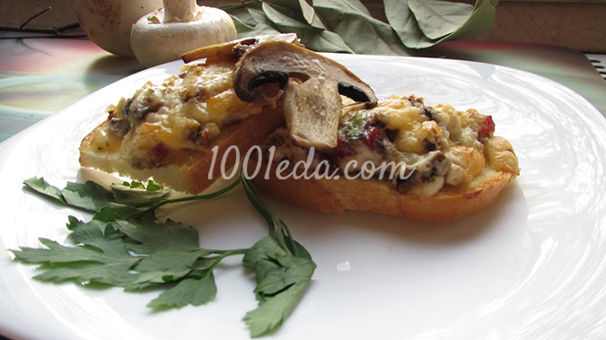 Горячий бутерброд с сыром и грибами