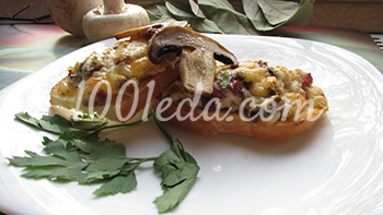 Горячий бутерброд с сыром и грибами