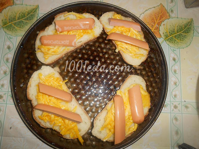 Горячие бутерброды с сыром и сосисками