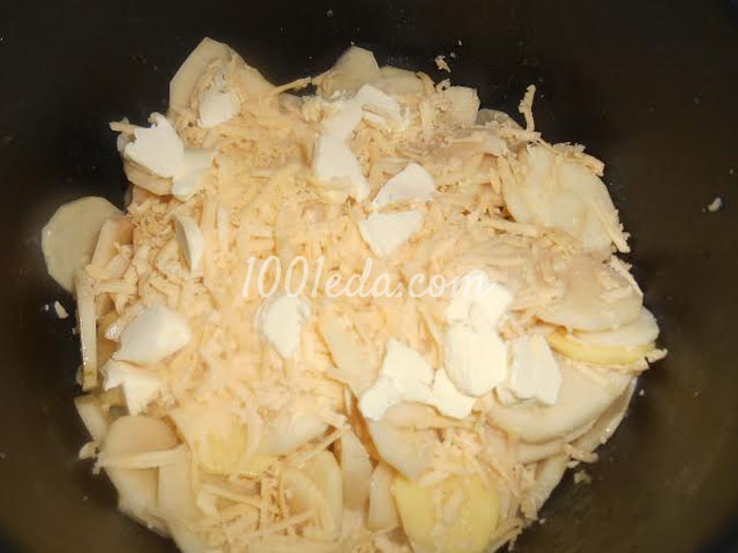 Картофель с сыром и чесноком приготовленный в мультиварке