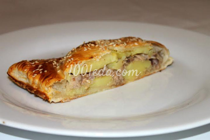 Пирог из слоеного теста с тунцом и картофелем